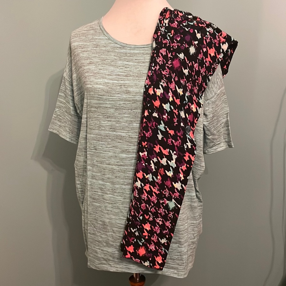 LuLaRoe Irma size XS and coordinating OS leggings.